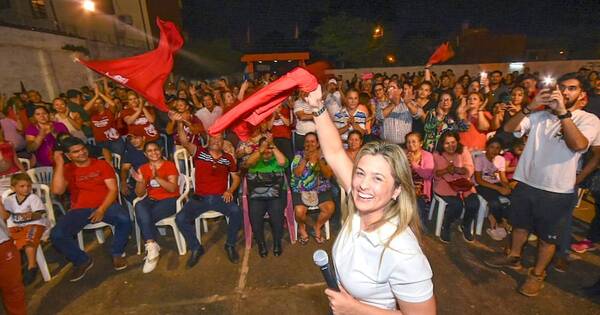 La Nación / Recalde, candidata a intendente de la ANR en la ciudad de Villa Elisa