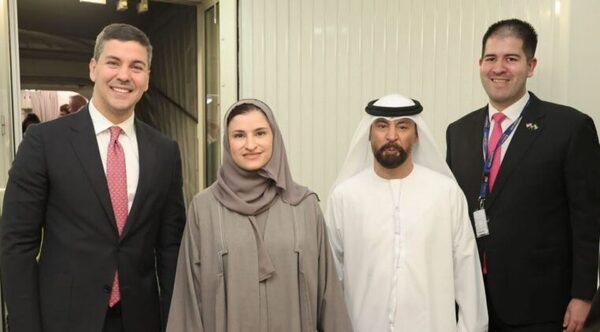 Santiago Peña llegó a Emiratos Árabes para estrechar lazos bilaterales