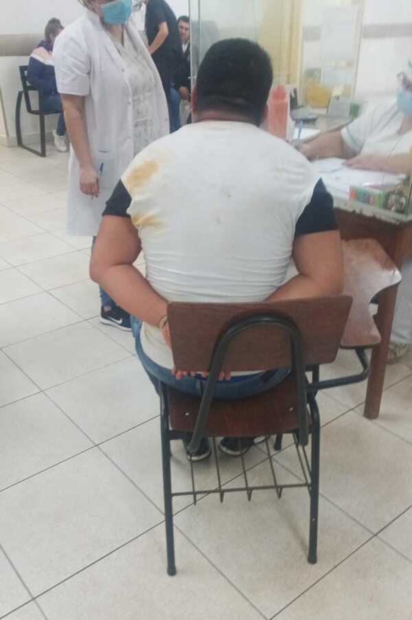 Ex convicto atropella comisaría y agrede a policía en Arroyo Porã