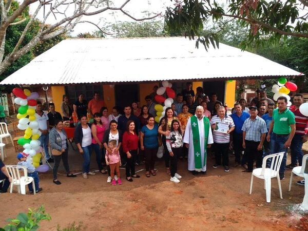 Vecinos solidarios de Santaní construyen casa para una madre enferma - Nacionales - ABC Color