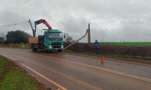 Vendaval echa columnas y deja sin energía eléctrica a usuarios de Mbaracayú