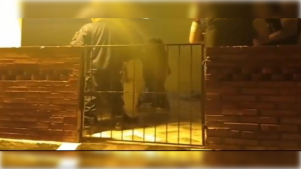 ¡Terrible! Matan a balazos dos hombres en una vivienda