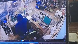 Imputación y prisión para estudiantes acusados de asaltar comercio en Fuerte Olimpo - Noticias del Chaco - ABC Color