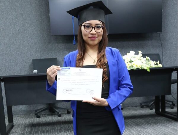 La historia Adeliana, la primera indígena graduada en mantenimiento de aeronaves · Radio Monumental 1080 AM
