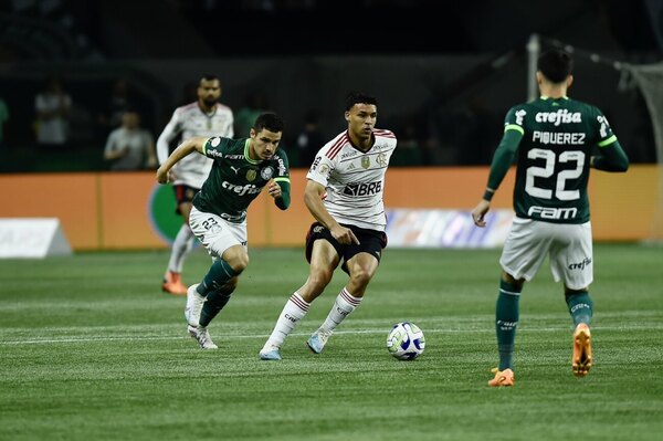 Versus / Una joven muere en medio de pelea entre hinchas de Palmeiras y Flamengo
