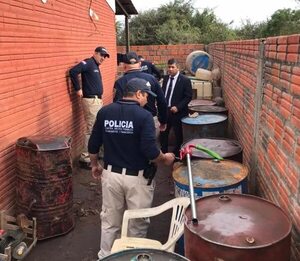 Allanan vivienda y decomisan combustibles presuntamente de contrabando - Policiales - ABC Color