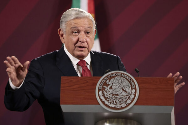 López Obrador celebra el acuerdo para usar la marca Mexicana en aerolínea del Ejército - MarketData