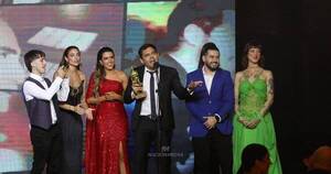La Nación / Premios Paraná: Pope Spinzi olvidó el nombre de su segunda hija al recibir premio