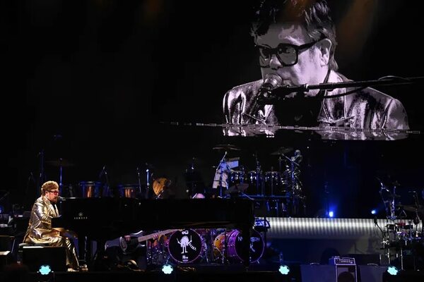 Elton John se despide de los escenarios tras “52 años de pura alegría tocando música” - Mundo - ABC Color