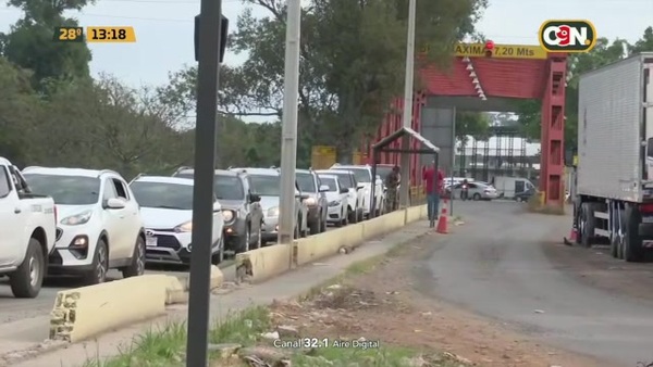 Lentos trámites migratorios y largas filas en Puerto Falcón - C9N
