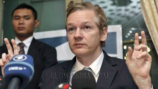 La mujer de Julian Assange pide clemencia a Biden