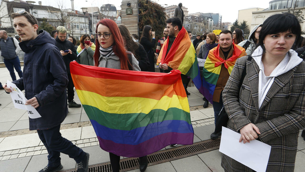 Diario HOY | La comunidad LGBT exhibe sus temores antes de las elecciones en España