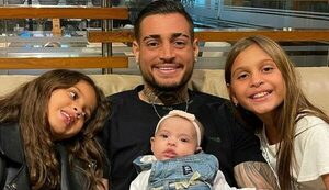 Jean Fernandes se refugia en sus tres hijas en medio del bolonki en Cerro Porteño