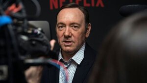 Denunciante relata agresión sexual de Kevin Spacey durante juicio
