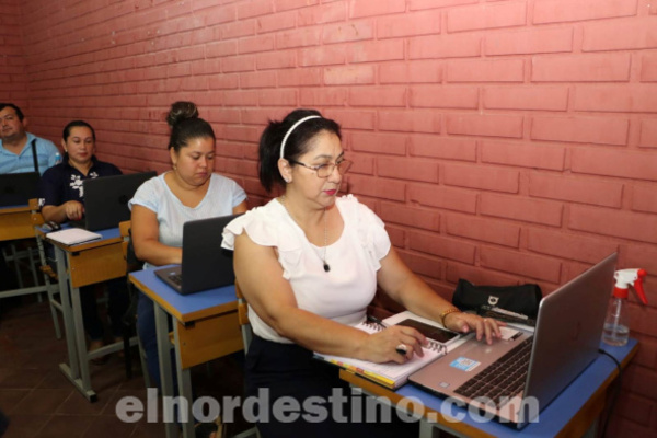 Ministerio de Educación y Ciencias desembolsa recursos para estudiantes de formación docente y grado universitario - El Nordestino
