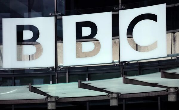 Primer ministro británico considera “preocupantes” las acusaciones sexuales contra presentador de la BBC - Mundo - ABC Color