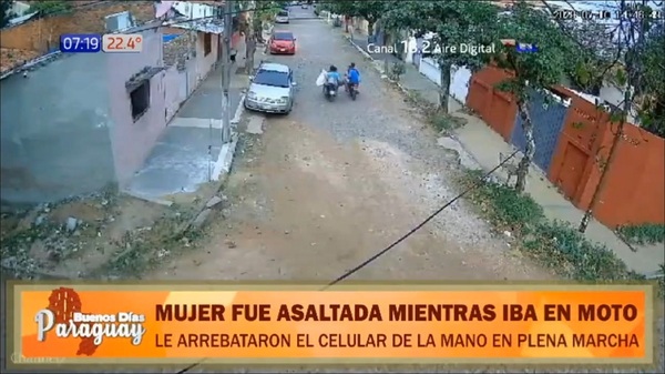 Iban en moto y asaltantes les arrebataron el celular en plena marcha - Noticias Paraguay