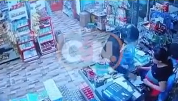 Delincuentes asaltaron un comercio en Vila Elisa - C9N