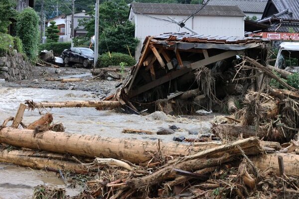 Temen muerte de seis personas en lluvias torrenciales en Japón