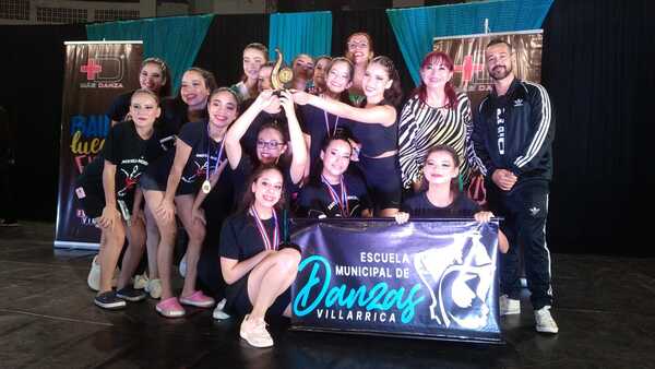Escuela Municipal de Danza de Villarrica se alzó con varios trofeos en un Concurso Internacional.