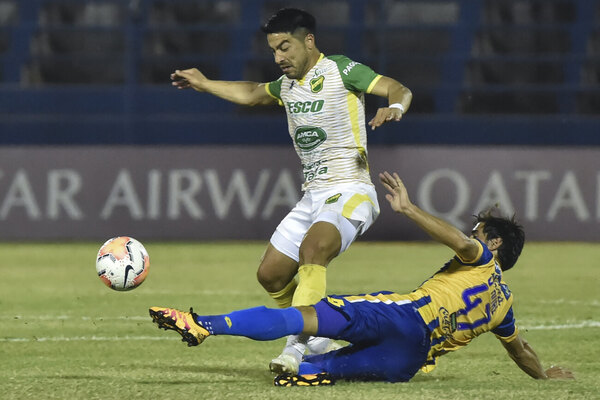 Versus / Nelson Acevedo, campeón de la Sudamericana, llega a Tacuary