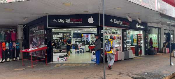 DELINCUENTE HURTA APARATOS CELULARES POR VALOR MILLONARIO DE UN LOCAL EN EL CIRCUITO COMERCIAL