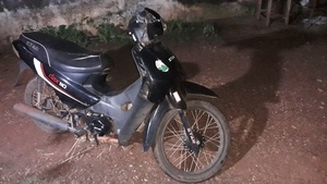 Recuperan en un yuyal una motocicleta robada