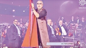 Arpista paraguayo Víctor Espínola se luce en Arabia