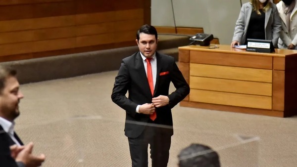 El nuevo presidente del senado tras ser electo dice "Le amo a Cartes"