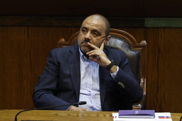 Oposición chilena someterá a juicio al ministro de Educación: Boric lo defiende y acusa homofobia - ADN Digital