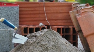 Imputan a dos sujetos por presunta estafa en la construcción de una vivienda - Noticias Paraguay