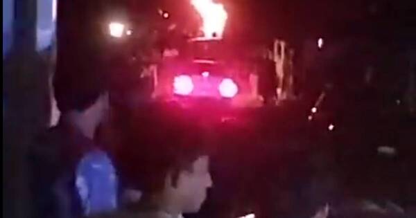 La Nación / Controlan incendio por aparente explosión de depósito de combustible clandestino