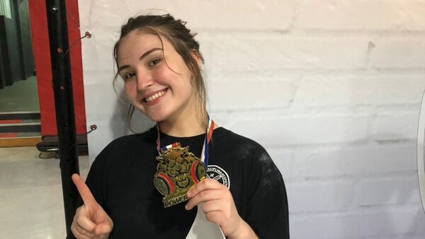 Fiorella Melgarejo rompe su propio récord en Powerlifting y va por más