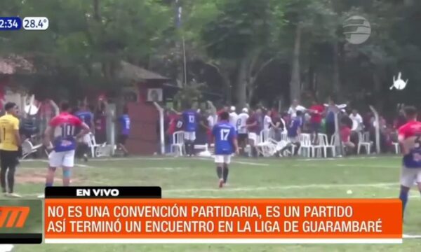 Todos contra todos en un partido de fútbol | Telefuturo