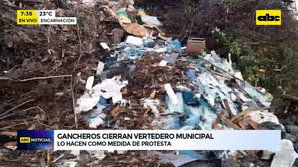 Video: Gancheros cierran vertedero municipal de Encarnación - ABC Noticias - ABC Color