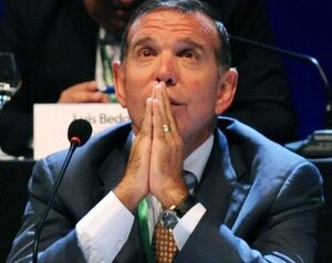 Operaron el ojo derecho a Juan Ángel Napout: “Era una catarata muy densa”, he’i médico