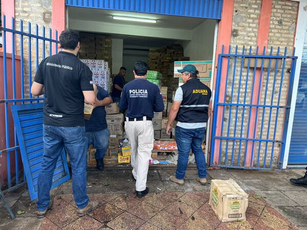 Incautan mercaderías de presunto contrabando en Luque | 1000 Noticias