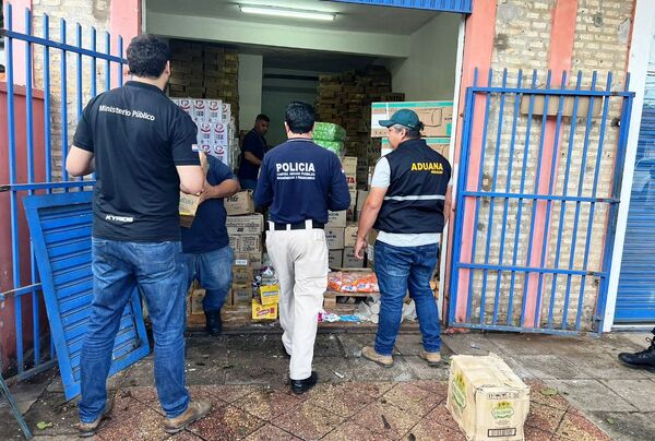 Allanan depósito e incautan mercadería de contrabando •