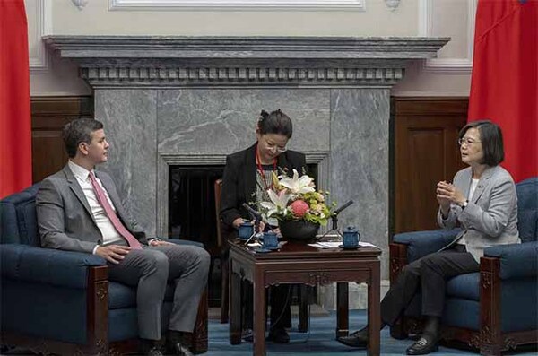 Santi Peña visita Taiwán dando un “mensaje” cartista a EE.UU. | DIARIO PRIMERA PLANA