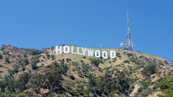 Icónico cartel de Hollywood cumple 100 años como símbolo del cine de EEUU