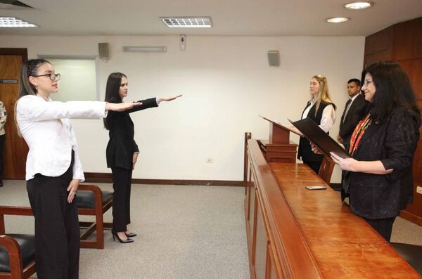 Actuarias judiciales prestaron juramento de rigor