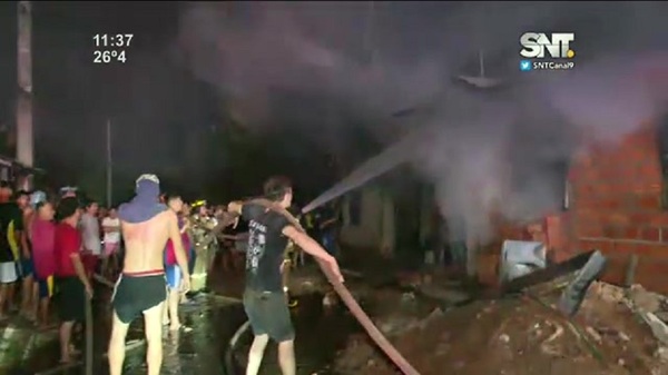 Incendió consumió un depósito - SNT