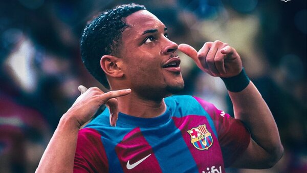 Vitor Roque, el nuevo delantero del Barcelona que encandila a Ronaldo 'Fenômeno'