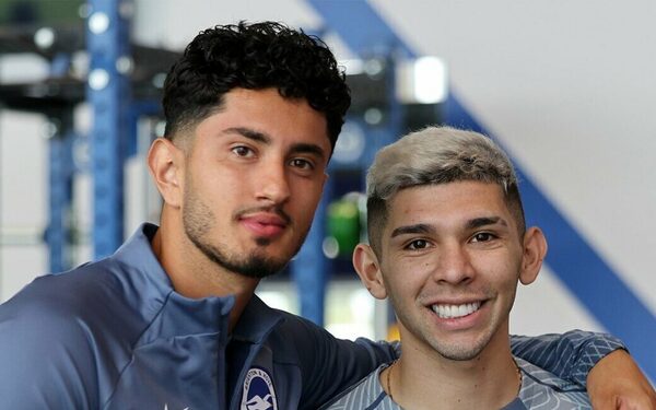 Versus / Brighton anuncia el retorno oficial de Julio Enciso