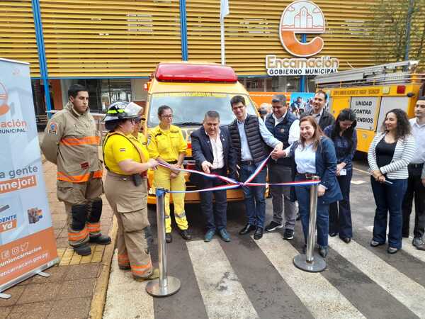Bomberos de Encarnación presentan nuevo móvil de rescate gracias a donación del municipio encarnaceno