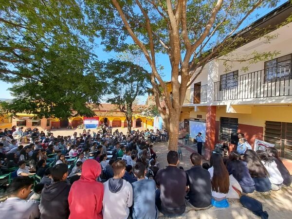 Unos 200 jóvenes participan de las charlas de prevención del consumo de drogas - Nacionales - ABC Color