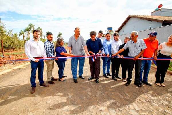 Gobernación inauguró empedrados en los barrios María Victoria y Defensores del Chaco - Radio Imperio
