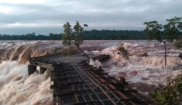 Cataratas del Iguazú: Clausuraron Garganta del Diablo por crecida del río