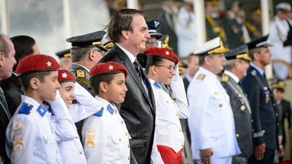 Brasil cierra programa de escuelas militarizadas por Bolsonaro - ADN Digital