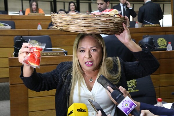 Diputada arrojó chipas a sus colegas en el Congreso - C9N